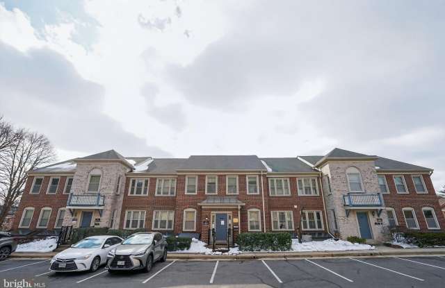4322 EVERGREEN LN Gallery 3