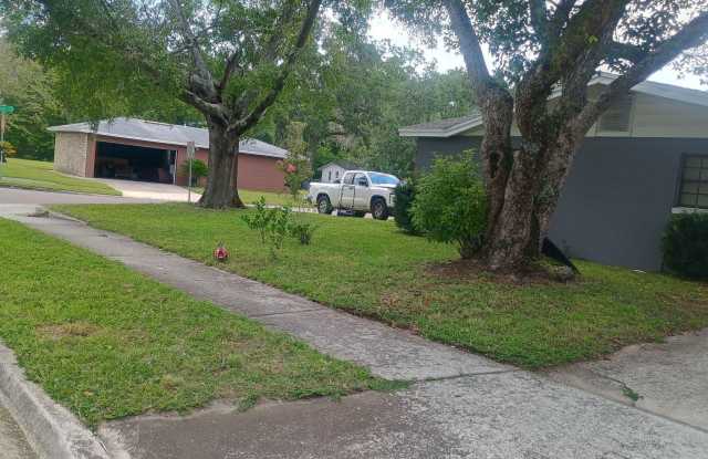 4305 BESSIE Circle W Gallery 4