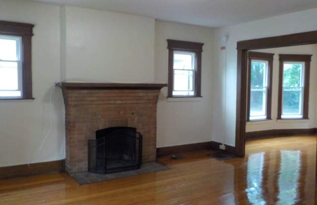 969 Lancaster Ave - July 1, 2027 - Beautiful 3 Bedroom Gallery 2