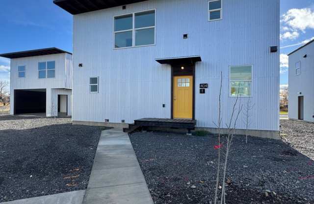 4BR/3BA with Soaring Ceilings  Large Windows photos photos