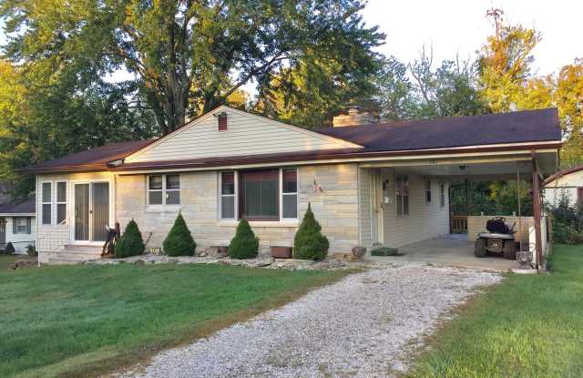 **August 2027** Newly Remodeled Home with Large Backyard & Sunroom!! 3 Bed, 1 Bath!! Gallery 1