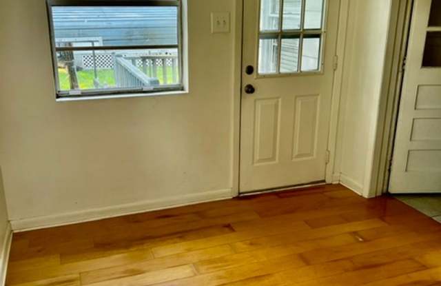 Cottage Style 3/2 in Dauphin Acres Gallery 3