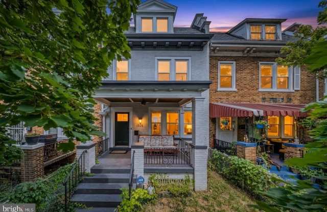1505 SPRING Place NW photos photos