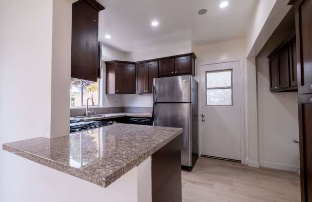 608 Illinois Ct Gallery 2