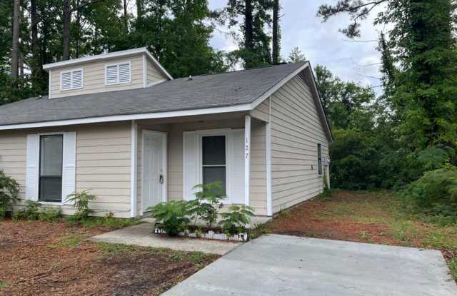 Welcome to Twinwood Drive! Gallery 1