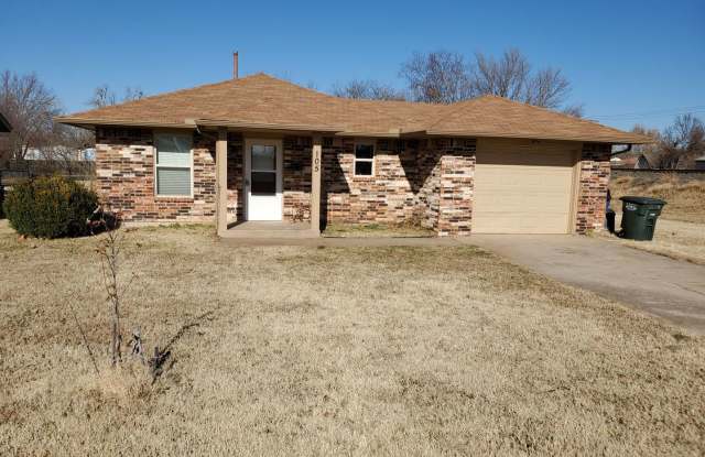 3 Bedroom, 1 bathroom house in Edmond, OK with central heat and air photos photos