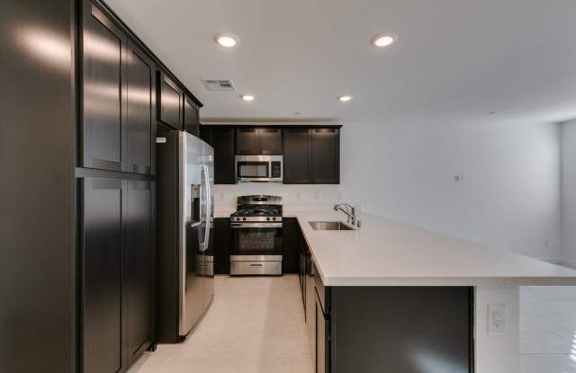 Bright  Modern 3-Bed Townhome in 89166 photos photos