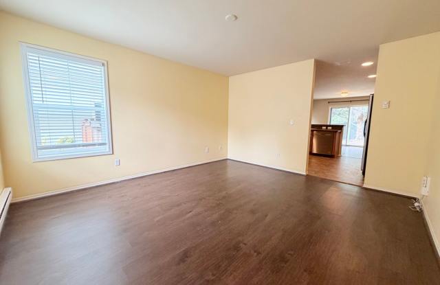 Spacious 3-Bed/2.5-Bath Home in Lake Stevens for $2795! Ready for Move in! Gallery 3