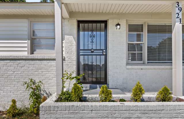 3921 Royal Oaks Dr Gallery 2