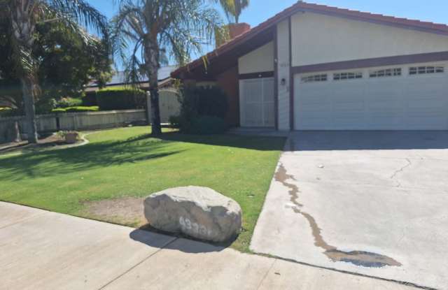 Southwest Bakersfield Home with Pool photos photos