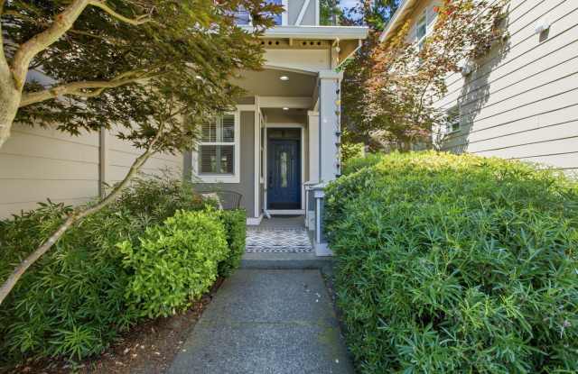 Spacious & Updated 4 BD Home Backing to Greenbelt in Desirable Gig Harbor! Gallery 4