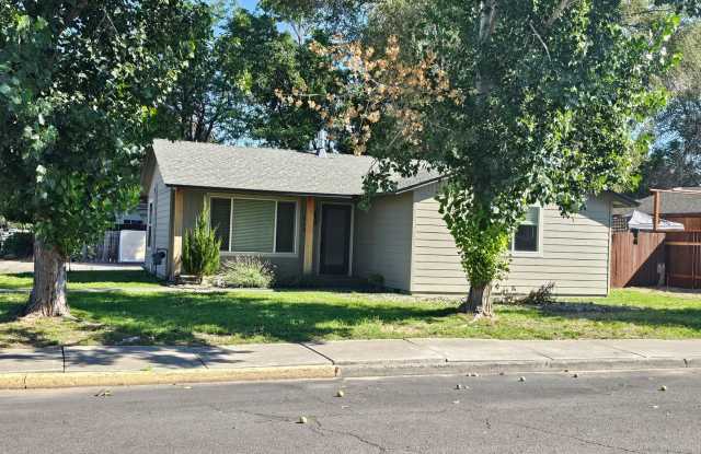 Updated 3 Bedroom Home With Bonus Room photos photos