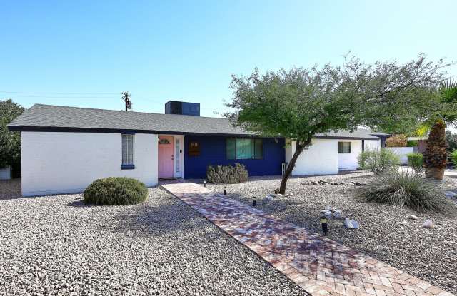 Fully Furnished Remodeled 4 Bedroom / 4 Bathroom Home with spacious back yard & pool in Central Phoenix! Gallery 1