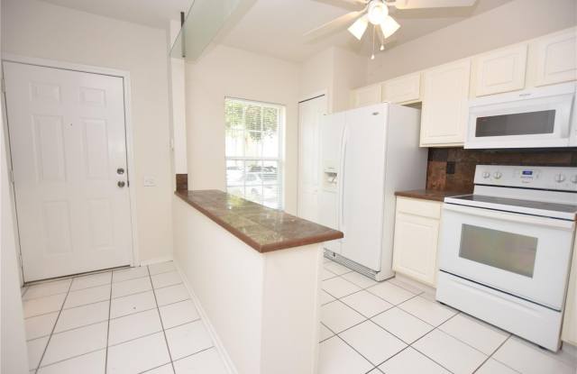 2308 LAKE WOODBERRY Circle Gallery 3