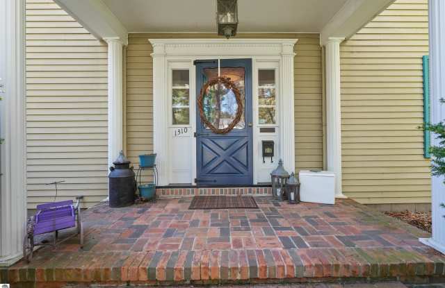 1310 Peninsula Court Gallery 3