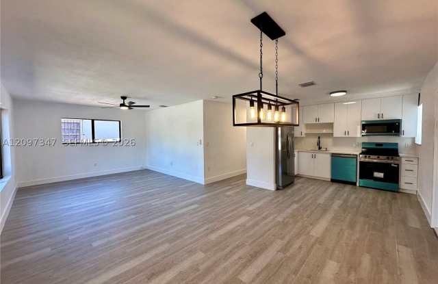 1150 NW 116th Ter Gallery 1