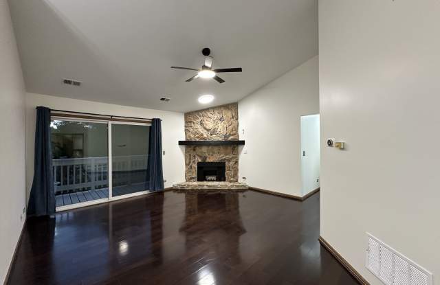 216 Charleston Court - 216 Charleston Court, Schaumburg, IL 60193