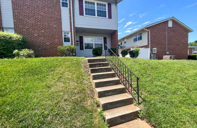 Adorable 2 bedroom, 2 1/2 bathroom townhome in Greensboro! photos photos