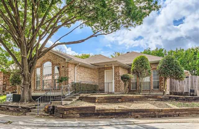 704 Ashbrook Drive - 704 Ashbrook Drive, DeSoto, TX 75115