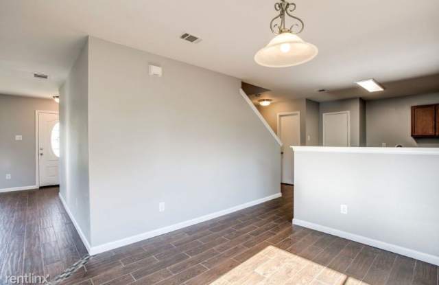 2225 Splendor Ct Gallery 3
