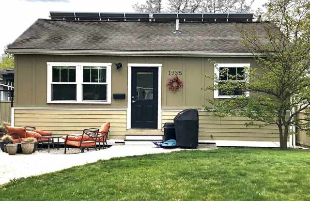 Charming 3BR House in Missoula - 1935 South 6th Street West, Missoula, MT 59801