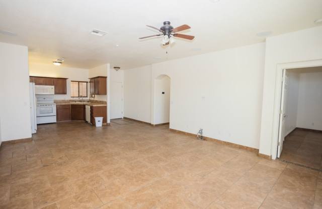 Centrally Located. Adorable Home with Attached Casita. 2 Car Garage. Gallery 3