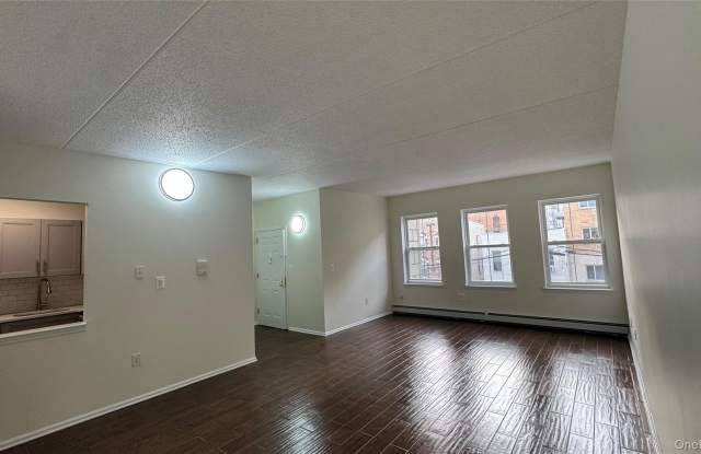 808 Courtlandt Avenue unit: 3 photos photos