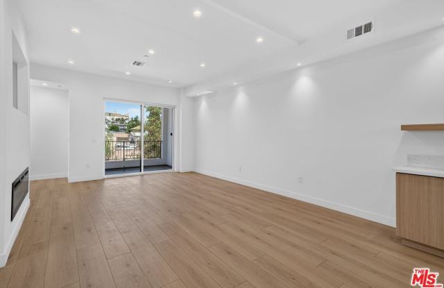 150 N Carondelet St Gallery 3