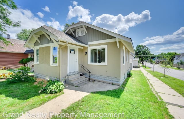 918 Lafond Ave - 918 Lafond Avenue, St. Paul, MN 55104
