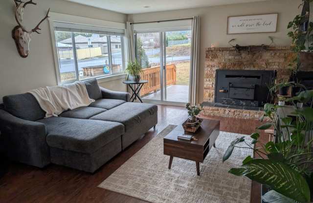 Beautiful 3 bedroom 2 bath Orofino house - pet-friendly! - 12850 Laqa Avenue, Orofino, ID 83544