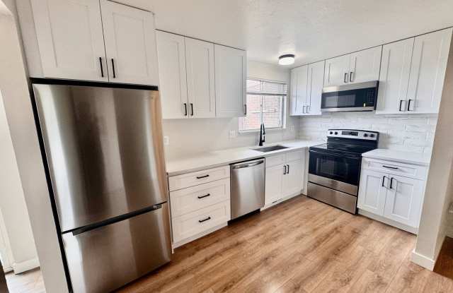 Beautifully Renovated Townhome in Coumbine – Move-In Ready! photos photos