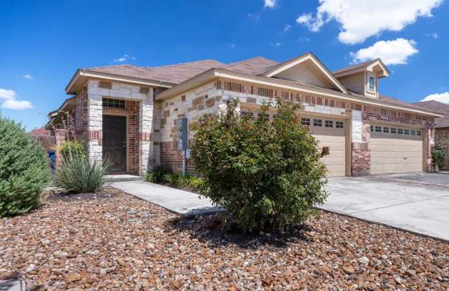 Beautiful 3 Bedroom Duplex Located in New Braunfels, Texas! photos photos