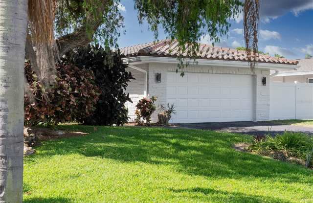 745 123RD AVENUE - 745 123rd Avenue, Treasure Island, FL 33706