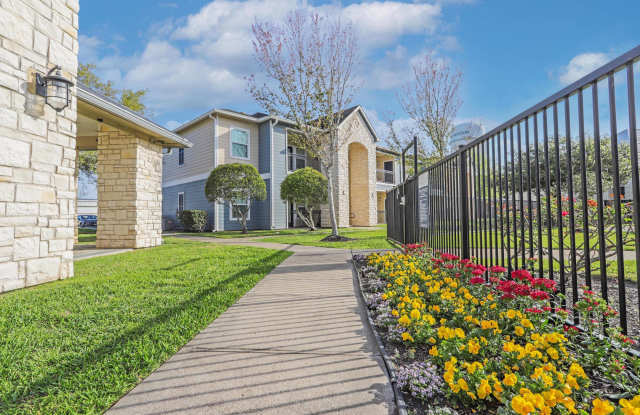 Residence at Lake Jackson Gallery 3