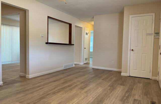 ONE LEVEL LIVING RANCHER WITH FENCED YARD Gallery 4