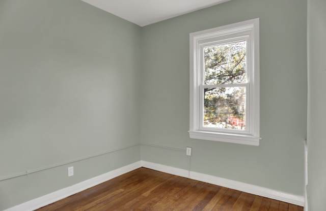 Charming End of Row Townhome - 513 Bridgeview Road, Baltimore, MD 21225