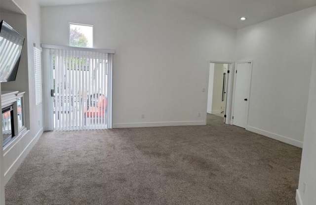 10517 Beachwalk Place Gallery 3