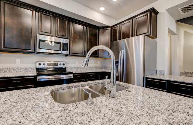 Berthoud 3BR End-Unit Townhome | Garage & Low-Maintenance Living Gallery 4