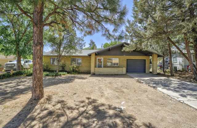 3 Bedroom, 2 Bath Home with Garage For Rent in Prescott! photos photos