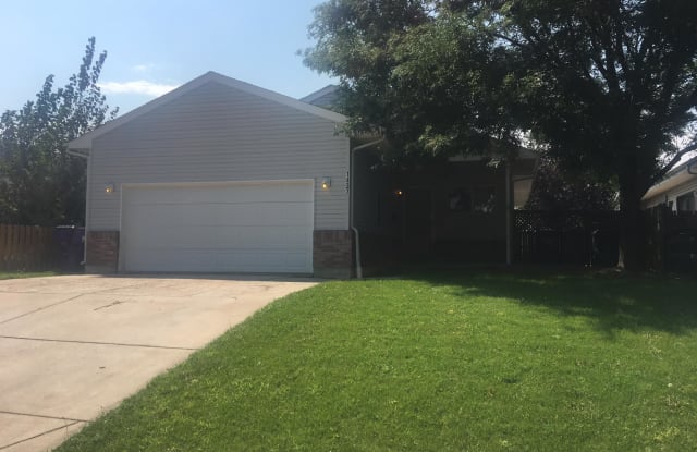 1437 Roslyn St photos photos