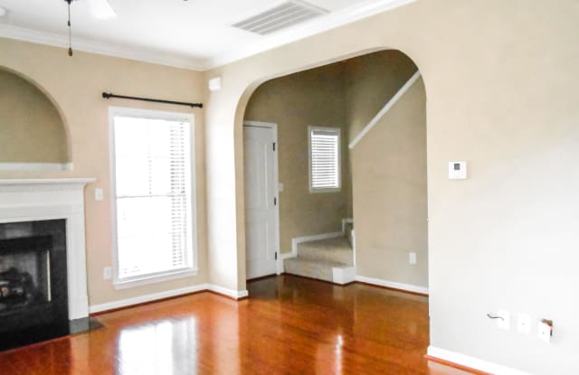 2464 Ridgemont Dr - 1 Gallery 3