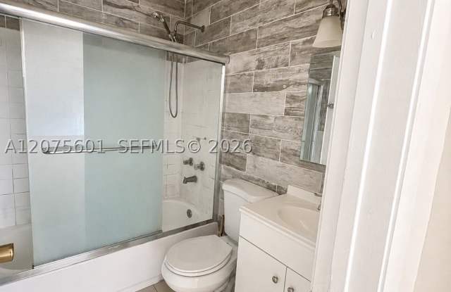 8480 SW 154th Cir Ct Gallery 3