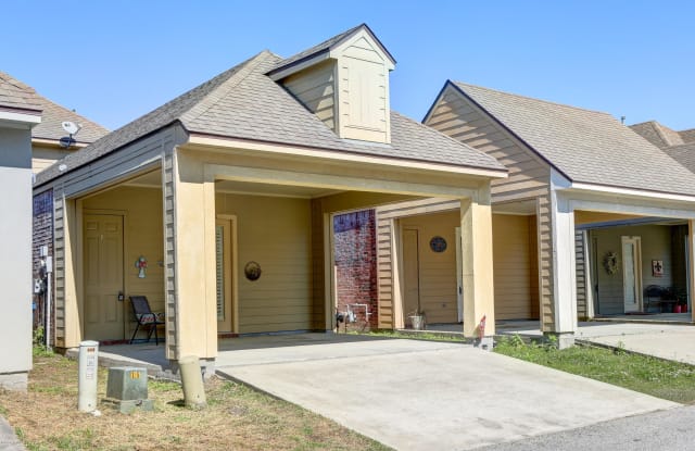 106 Laguna Lane - 106 Laguna Ln, Lafayette, LA 70508
