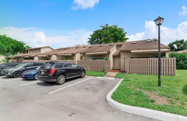Spacious 2-Bed, 2-Bath with Soaring Vaulted Ceilings photos photos