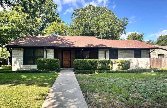 Charming 3 Bed 2 Bath Home with Bonus Den and Detached Garage photos photos Charming 3 Bed 2 Bath Home with Bonus Den and Detached Garage photos photos
