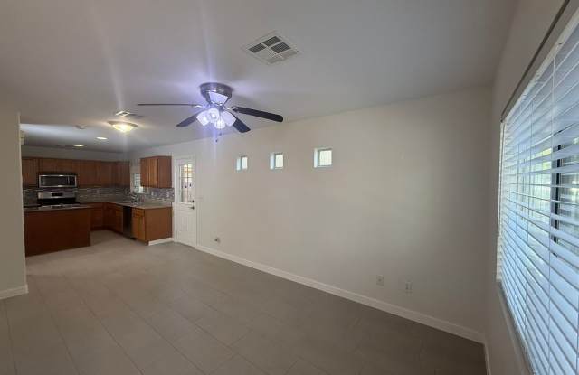 Charming home located near Nellis Blvd & Lake Mead Blvd Gallery 3