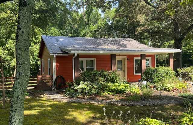 2 bedroom / 2 bathroom East side Cottage photos photos