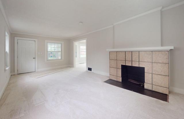 Garfield Heights - 3 Bedrooms - Single Family Home Gallery 4