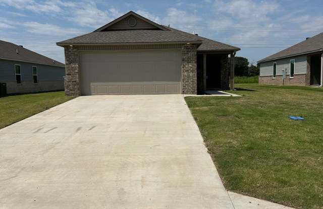 Pre-Leasing Now in White Tail Crossing: Beautiful 3-Bedroom Home with Fully Fenced Backyard! Gallery 4
