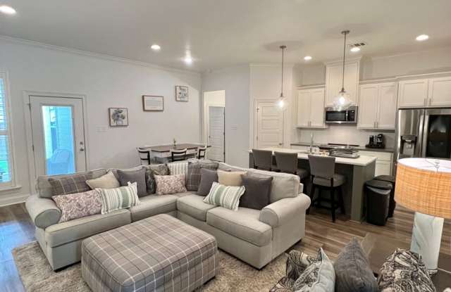 FULLY FURNISHED 3 BEDROOM HOME Gallery 3